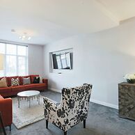 Deluxe 7 Bedroom Property in Solihull