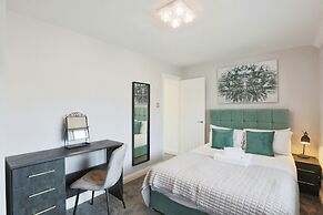Deluxe 7 Bedroom Property in Solihull