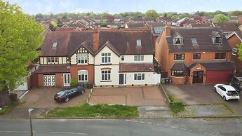 Deluxe 7 Bedroom Property in Solihull