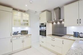 Deluxe 7 Bedroom Property in Solihull