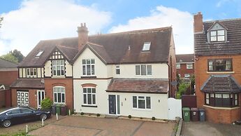 Deluxe 7 Bedroom Property in Solihull
