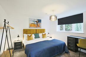 Deluxe 7 Bedroom Property in Solihull