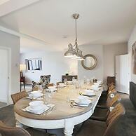 Deluxe 7 Bedroom Property in Solihull