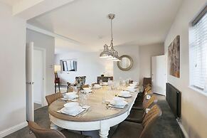 Deluxe 7 Bedroom Property in Solihull