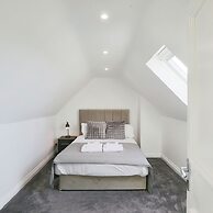 Deluxe 7 Bedroom Property in Solihull