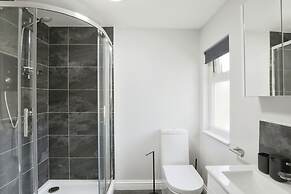 Deluxe 7 Bedroom Property in Solihull