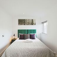 Deluxe 7 Bedroom Property in Solihull