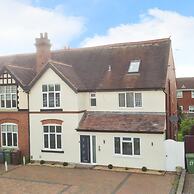 Deluxe 7 Bedroom Property in Solihull