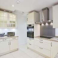 Deluxe 7 Bedroom Property in Solihull