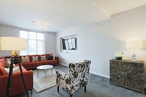 Deluxe 7 Bedroom Property in Solihull