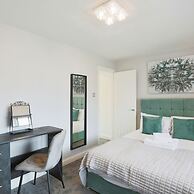 Deluxe 7 Bedroom Property in Solihull