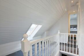 Deluxe 7 Bedroom Property in Solihull