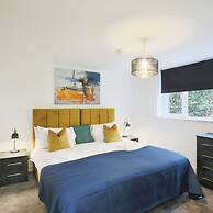 Deluxe 7 Bedroom Property in Solihull