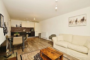 Sleek 2 Bedroom Apartment - Sofa-bed - Ashford