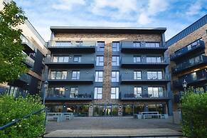 Sleek 2 Bedroom Apartment - Sofa-bed - Ashford