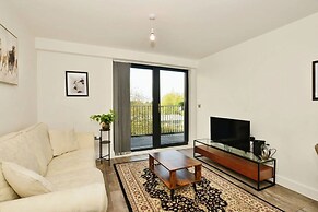Sleek 2 Bedroom Apartment - Sofa-bed - Ashford