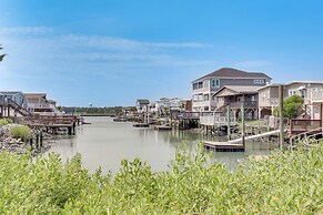 Walk to Cherry Grove Beach: Water-view Haven!
