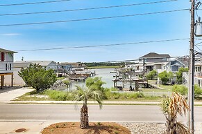 Walk to Cherry Grove Beach: Water-view Haven!