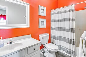 Walk to Cherry Grove Beach: Water-view Haven!