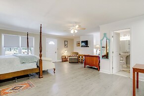 Waterfront Cambridge Home: Pool & Dock!