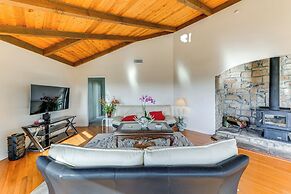 Kelseyville Home w/ Deck & Clear Lake Views!