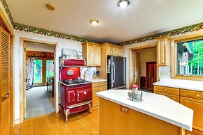 Secluded Oxford Cabin on 75 Acres: Sunset Views!