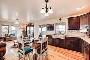 Scenic Leakey Vacation Rental w/ Private Patio!