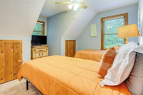 Suches Creekside Cottage w/ Deck & BBQ Grill!