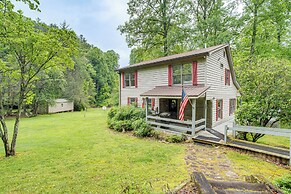 Suches Creekside Cottage w/ Deck & BBQ Grill!