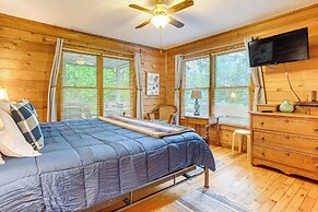 Suches Creekside Cottage w/ Deck & BBQ Grill!