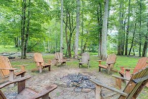 Suches Creekside Cottage w/ Deck & BBQ Grill!