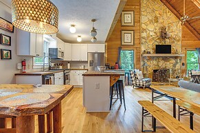 Suches Creekside Cottage w/ Deck & BBQ Grill!