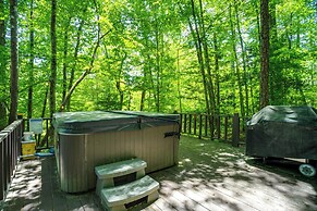 Remote Cooper Creek 'trout House' w/ Hot Tub