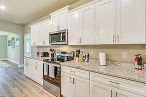 Single-story Navarre Home ~ 8 Mi to Navarre Beach