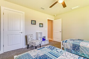 Single-story Navarre Home ~ 8 Mi to Navarre Beach