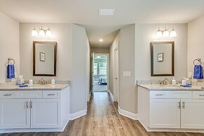 Single-story Navarre Home ~ 8 Mi to Navarre Beach