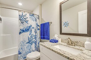 Single-story Navarre Home ~ 8 Mi to Navarre Beach