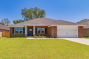 Single-story Navarre Home ~ 8 Mi to Navarre Beach