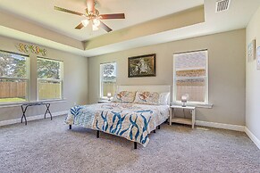 Single-story Navarre Home ~ 8 Mi to Navarre Beach