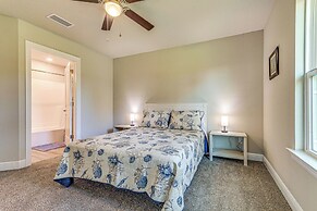 Single-story Navarre Home ~ 8 Mi to Navarre Beach