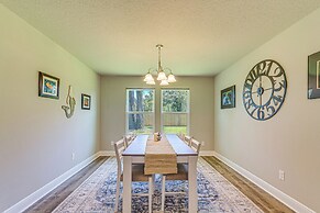 Single-story Navarre Home ~ 8 Mi to Navarre Beach