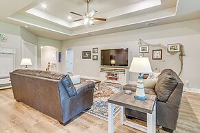Single-story Navarre Home ~ 8 Mi to Navarre Beach
