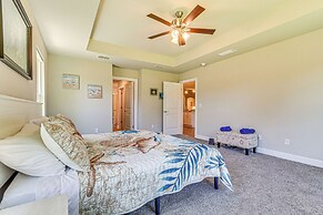 Single-story Navarre Home ~ 8 Mi to Navarre Beach