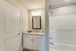 Single-story Navarre Home ~ 8 Mi to Navarre Beach