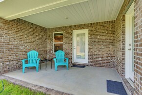 Single-story Navarre Home ~ 8 Mi to Navarre Beach