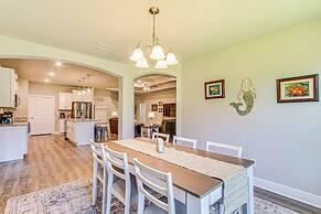 Single-story Navarre Home ~ 8 Mi to Navarre Beach