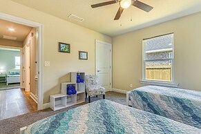 Single-story Navarre Home ~ 8 Mi to Navarre Beach