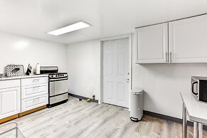 Convenient Apt: 2 Mi to Sprain Ridge Park!