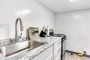 Convenient Apt: 2 Mi to Sprain Ridge Park!