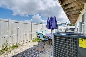 Steps to Beach & Pool Access: Port Aransas Condo